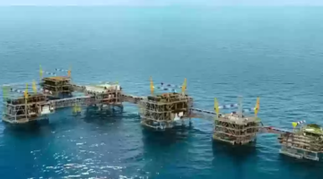 Discovery largest oil lake world