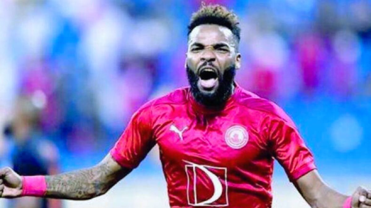 اللاعب الجابوني أرون بوبيندزا 